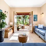 Maison d'hôtes Arapaki Secret Garden, Ground Floor Deluxe Suite, Private Pool, Sauna, Sea View