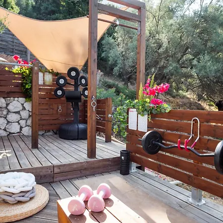 Arapaki Secret Garden, Ground Floor Deluxe Suite, Private Pool, Sauna, Sea View Vendégház