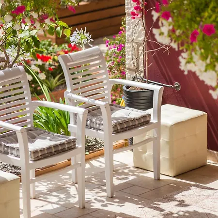 Arapaki Secret Garden, Ground Floor Deluxe Suite, Private Pool, Sauna, Sea View Vendégház Vournikas