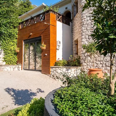 Vendégház Arapaki Secret Garden, Ground Floor Deluxe Suite, Private Pool, Sauna, Sea View 4*