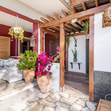 Arapaki Secret Garden, Ground Floor Deluxe Suite, Private Pool, Sauna, Sea View