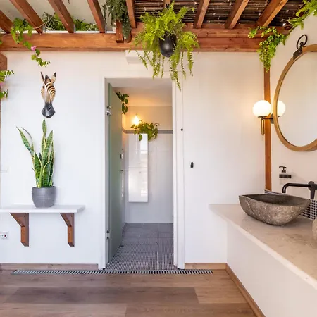 Arapaki Secret Garden Guest house *