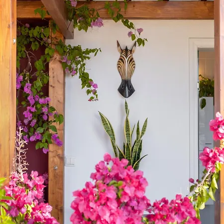 Vendégház Arapaki Secret Garden, Ground Floor Deluxe Suite, Private Pool, Sauna, Sea View