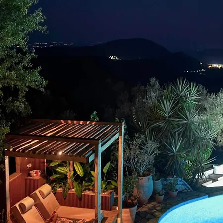 Vendégház Arapaki Secret Garden, Ground Floor Deluxe Suite, Private Pool, Sauna, Sea View