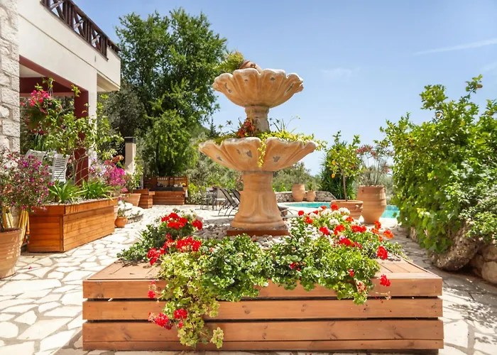 Arapaki Secret Garden, Ground Floor Deluxe Suite, Private Pool, Sauna, Sea View Pensionat Vournikas