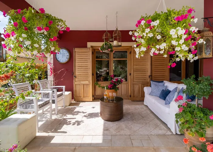 Pensionat Arapaki Secret Garden, Ground Floor Deluxe Suite, Private Pool, Sauna, Sea View Vournikas