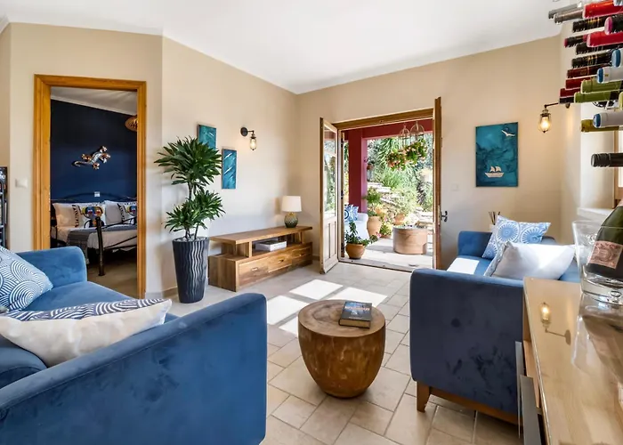 Pensionat Arapaki Secret Garden, Ground Floor Deluxe Suite, Private Pool, Sauna, Sea View Vournikas