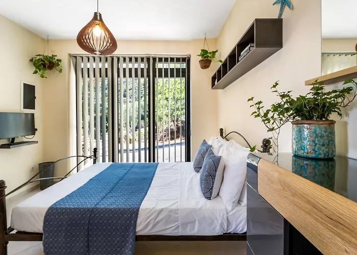Pensionat Arapaki Secret Garden, Ground Floor Deluxe Suite, Private Pool, Sauna, Sea View