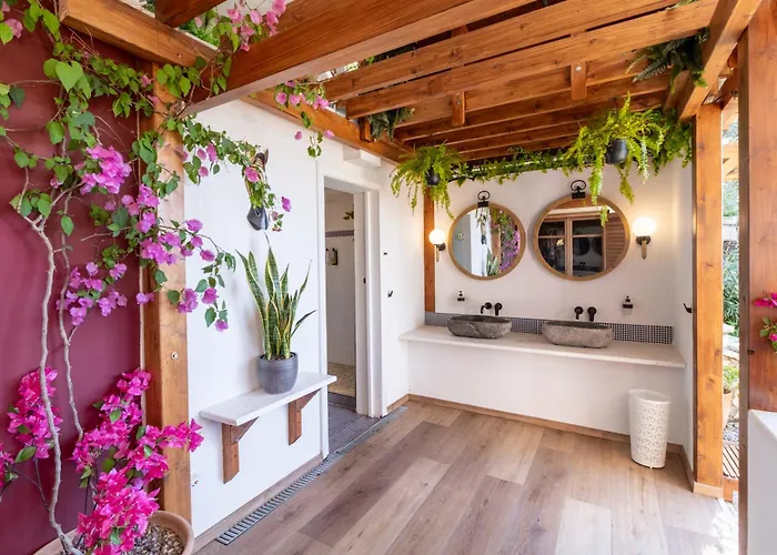 Pensionat Arapaki Secret Garden, Ground Floor Deluxe Suite, Private Pool, Sauna, Sea View Vournikas