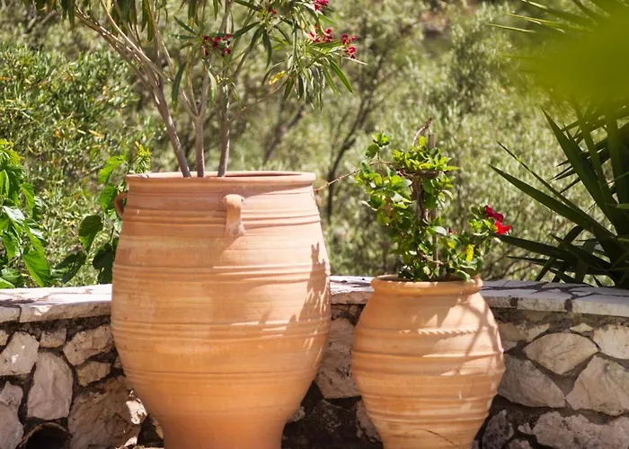 Pensionat Arapaki Secret Garden, Ground Floor Deluxe Suite, Private Pool, Sauna, Sea View Vournikas